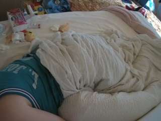 voyeurcam-julmodels-whitebed-1 camsoda