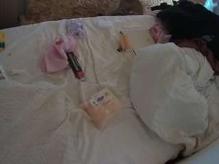 voyeurcam-julmodels-whitebed-1's CamSoda show and profile