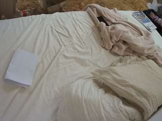 voyeurcam-julmodels-whitebed-1's CamSoda show and profile