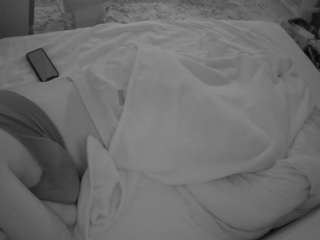 voyeurcam-julmodels-whitebed-1's CamSoda show and profile