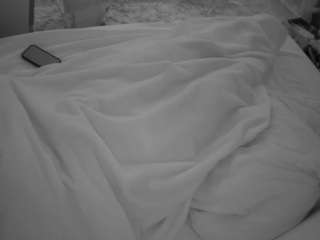 voyeurcam-julmodels-whitebed-1's CamSoda show and profile