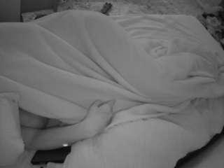 voyeurcam-julmodels-whitebed-1's CamSoda show and profile