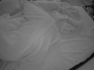 voyeurcam-julmodels-whitebed-1's CamSoda show and profile