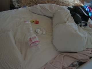 voyeurcam-julmodels-whitebed-1