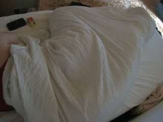 voyeurcam-julmodels-whitebed-1