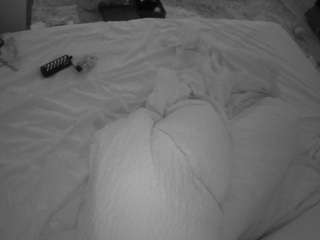 voyeurcam-julmodels-whitebed-1