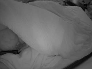 voyeurcam-julmodels-whitebed-1