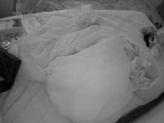 voyeurcam-julmodels-whitebed-1