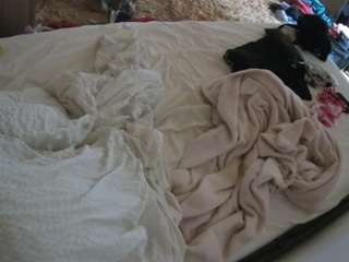 voyeurcam-julmodels-whitebed-1