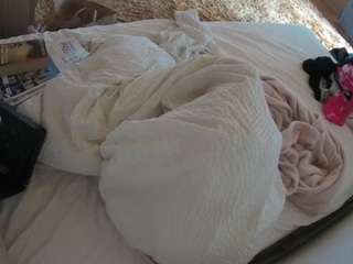 voyeurcam-julmodels-whitebed-1