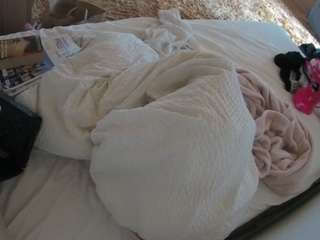 voyeurcam-julmodels-whitebed-1