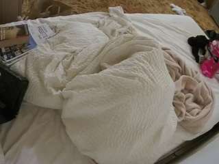 voyeurcam-julmodels-whitebed-1