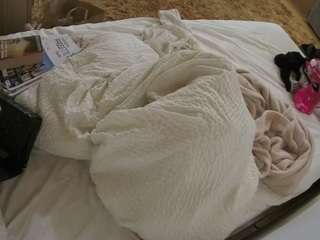 voyeurcam-julmodels-whitebed-1