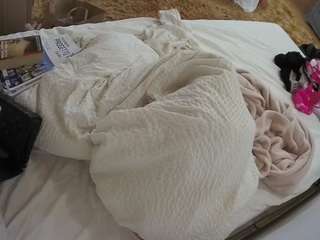 voyeurcam-julmodels-whitebed-1