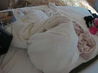 voyeurcam-julmodels-whitebed-1