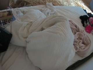 voyeurcam-julmodels-whitebed-1