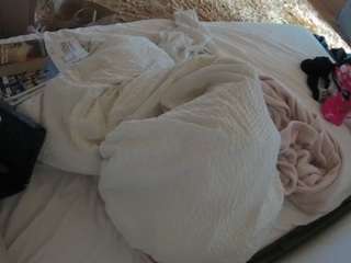 voyeurcam-julmodels-whitebed-1