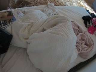 voyeurcam-julmodels-whitebed-1