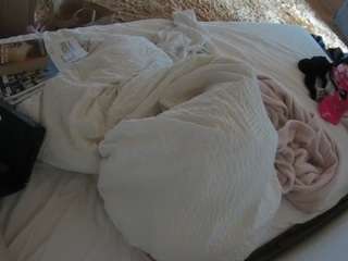 voyeurcam-julmodels-whitebed-1