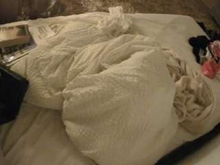 voyeurcam-julmodels-whitebed-1