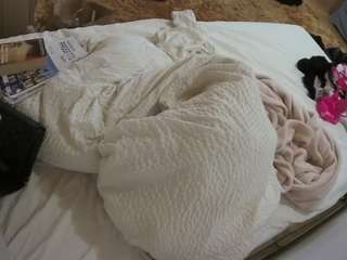 voyeurcam-julmodels-whitebed-1