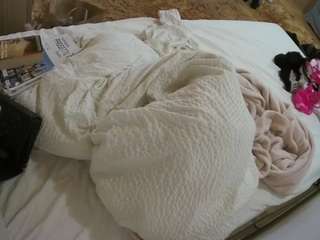 voyeurcam-julmodels-whitebed-1 webcam model