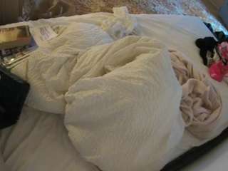 voyeurcam-julmodels-whitebed-1