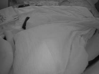 voyeurcam-julmodels-whitebed-1 No smoking live webcam