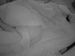 voyeurcam-julmodels-whitebed-1