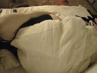 voyeurcam-julmodels-whitebed-1