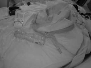 voyeurcam-julmodels-whitebed-1