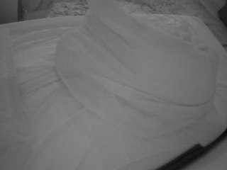 voyeurcam-julmodels-whitebed-1