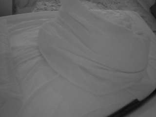 voyeurcam-julmodels-whitebed-1
