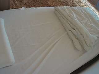 voyeurcam-julmodels-whitebed-1