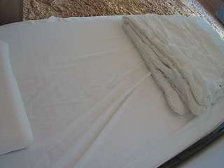 voyeurcam-julmodels-whitebed-1