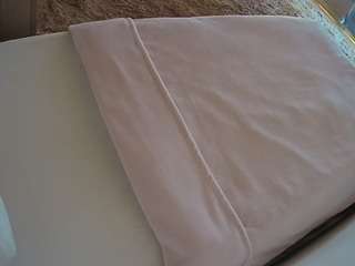 voyeurcam-julmodels-whitebed-1