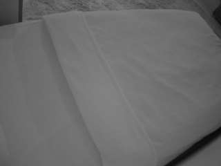 voyeurcam-julmodels-whitebed-1