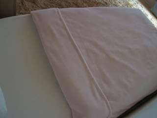 voyeurcam-julmodels-whitebed-1