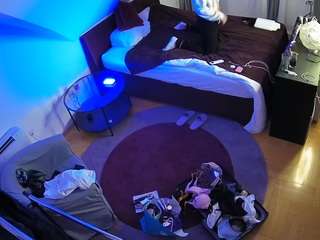 voyeurcam-julmodels-whitebed-1