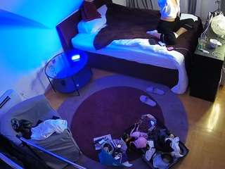 voyeurcam-julmodels-whitebed-1 camsoda