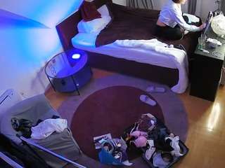 voyeurcam-julmodels-whitebed-1