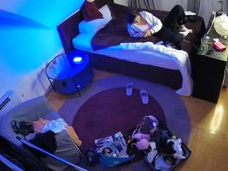 voyeurcam-julmodels-whitebed-1