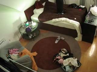 voyeurcam-julmodels-whitebed-1