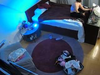 voyeurcam-julmodels-whitebed-1