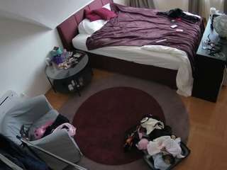 voyeurcam-julmodels-whitebed-1