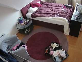 voyeurcam-julmodels-whitebed-1