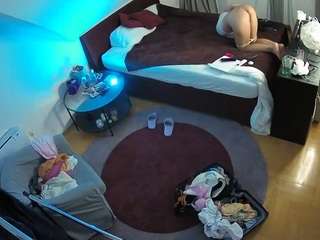 voyeurcam-julmodels-whitebed-1