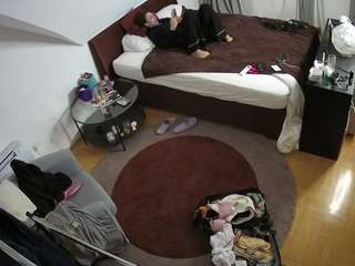 voyeurcam-julmodels-whitebed-1