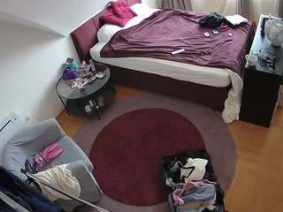 voyeurcam-julmodels-whitebed-1