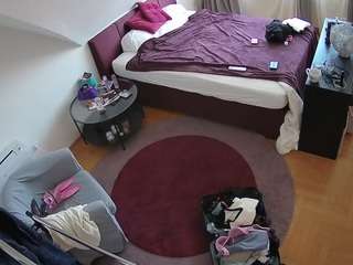 voyeurcam-julmodels-whitebed-1 webcam